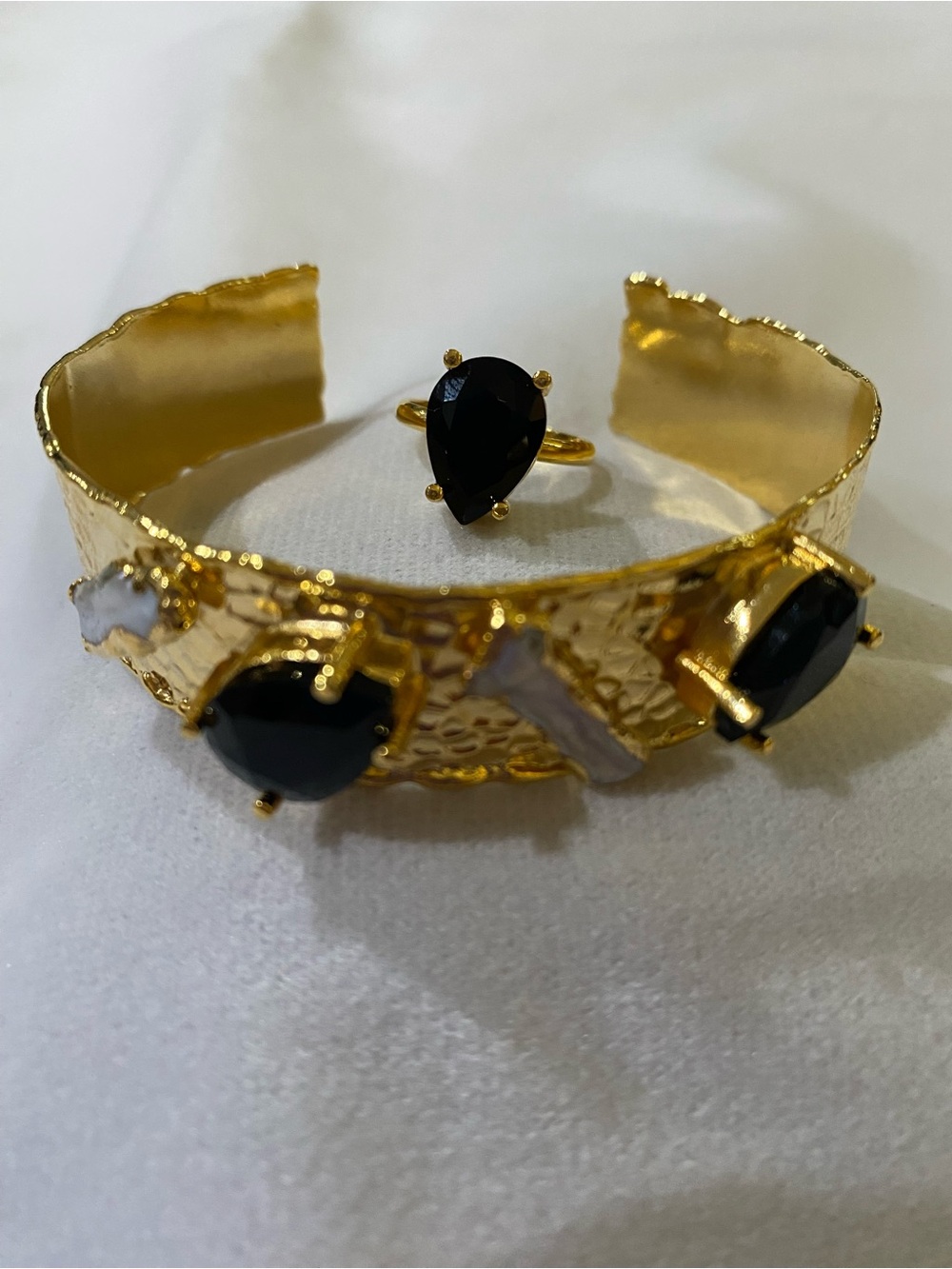 Goldtone Bangle - Picture 4 of 5